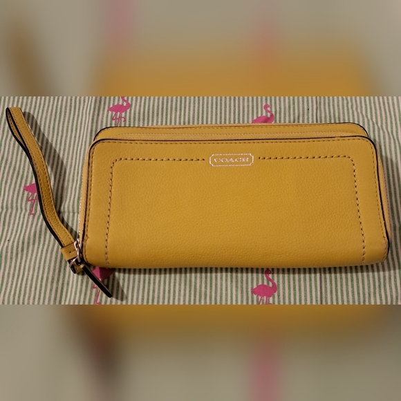 EUC Y2K Coach Neon Green Duo Accordion Zip Wallet Wristlet Clutch w/ Many Slots - Picture 1 of 11